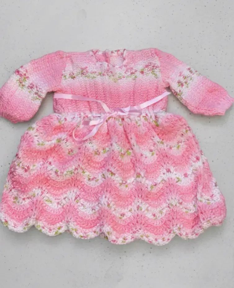 Vestido tejido a crochet para bebé color rosa - 1
