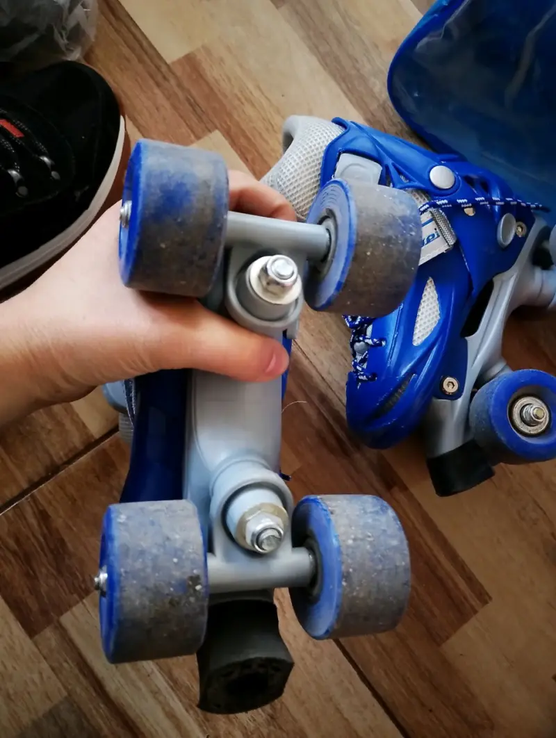 Patines de cuatro ruedas azules para niños - 2