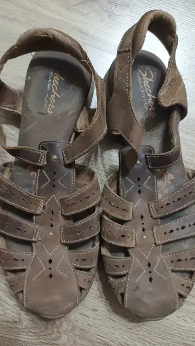 Sandalias Skechers de cuero marrón para mujer - miniatura 2