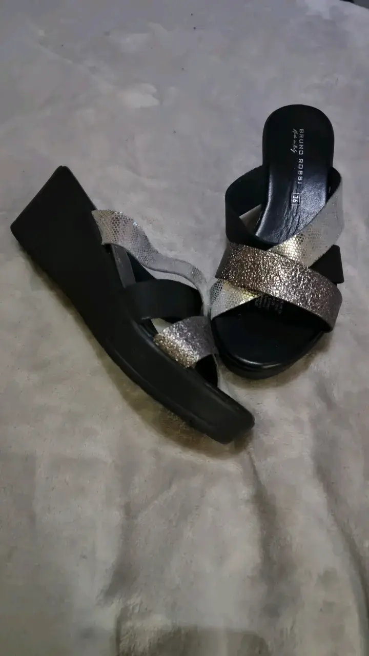 Sandalias de plataforma Bruno Rossi con diseño metálico - 1