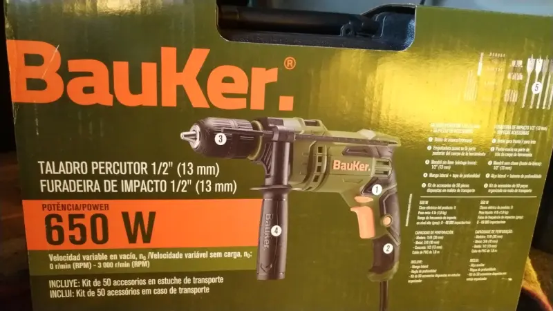 Taladro percutor Bauker 650W con accesorios