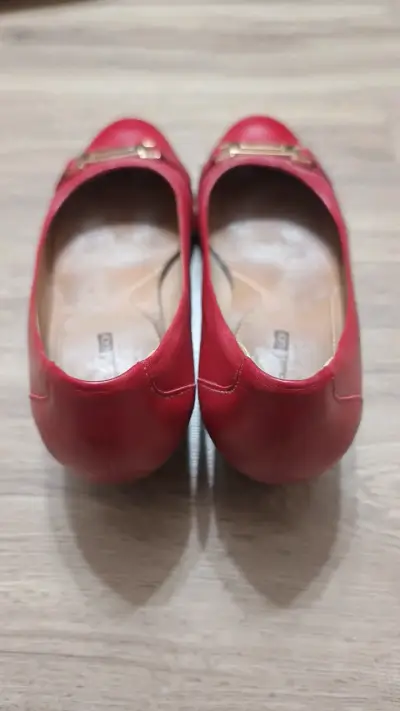 Zapatos planos rojos de cuero Grace Girl - miniatura 2