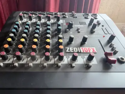Mezcladora Analógica Allen & Heath ZEDi-10FX con USB y Efectos - miniatura 2