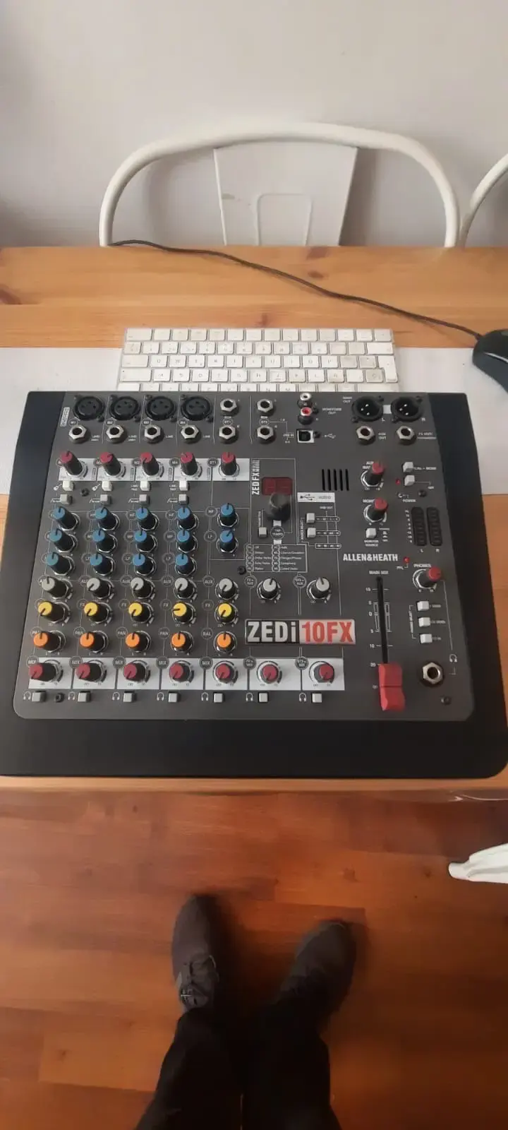 Mezcladora Analógica Allen & Heath ZEDi-10FX con USB y Efectos - 3