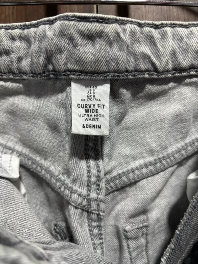 Jeans gris de tiro alto curvy fit - 2