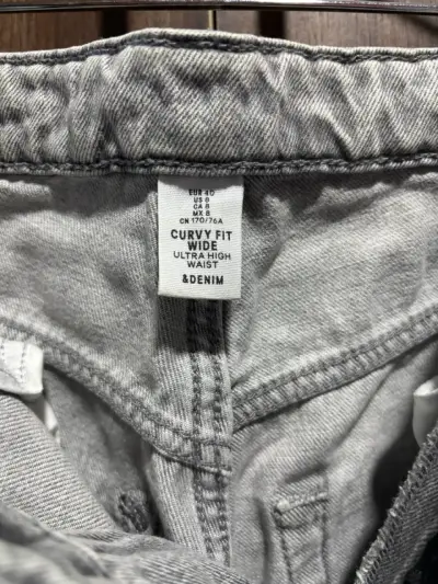 Jeans gris de tiro alto curvy fit - miniatura 2