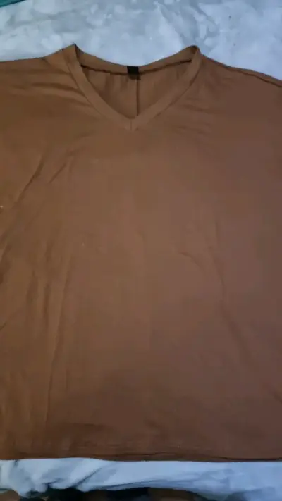 Polera marrón de algodón con cuello en V - miniatura 1
