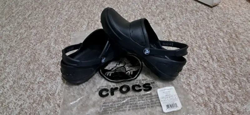 Zuecos Crocs works negros para mujer - 1
