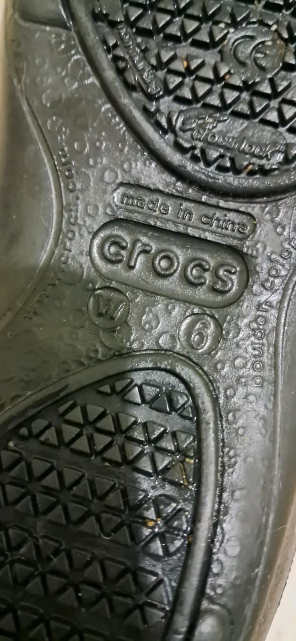 Zuecos Crocs works negros para mujer - 4