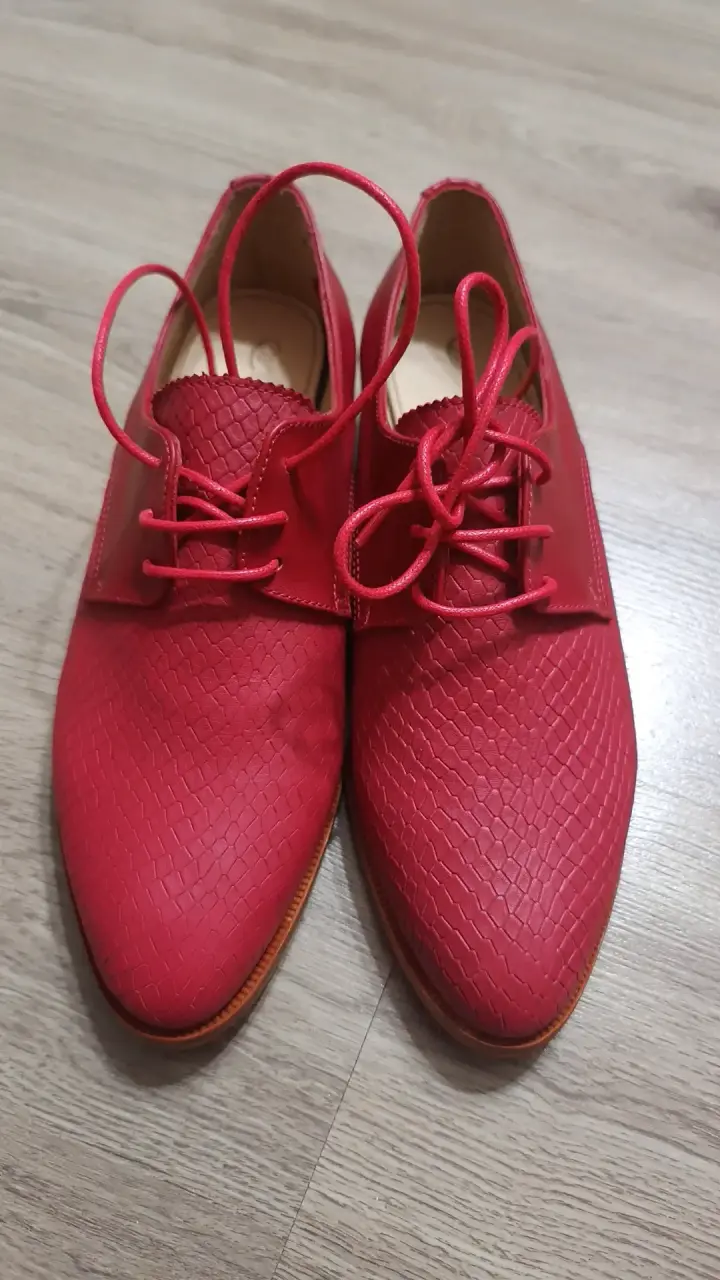 Zapatos rojos de cuero estilo - 1