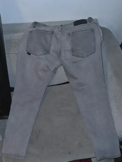 Jeans grises de mezclilla para hombre talla 48 - miniatura 2