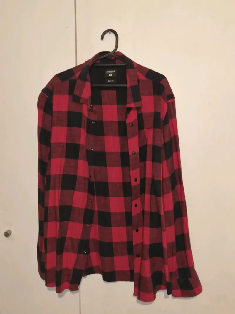 Camisa de franela a cuadros rojos y negros - 2