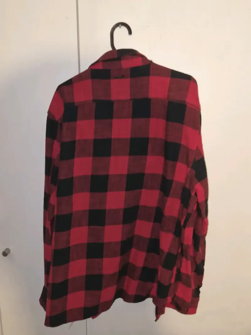 Camisa de franela a cuadros rojos y negros - 4