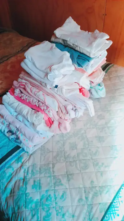 Lote de ropa de bebé  niña en muy buen estado - miniatura 1