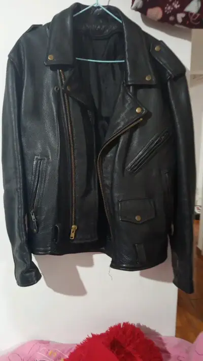 Chaqueta de cuero negra estilo motociclista - miniatura 1