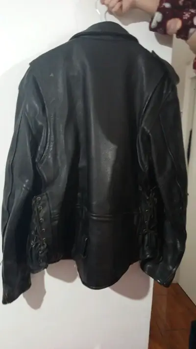 Chaqueta de cuero negra estilo motociclista - miniatura 2