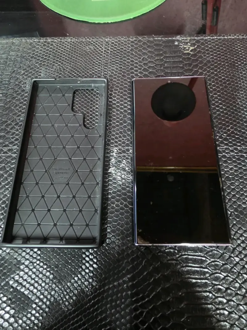 Samsung Galaxy S22 Ultra con funda protectora - 3