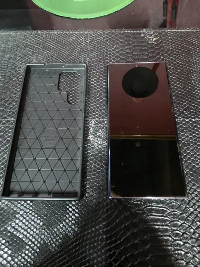 Samsung Galaxy S22 Ultra con funda protectora - miniatura 3