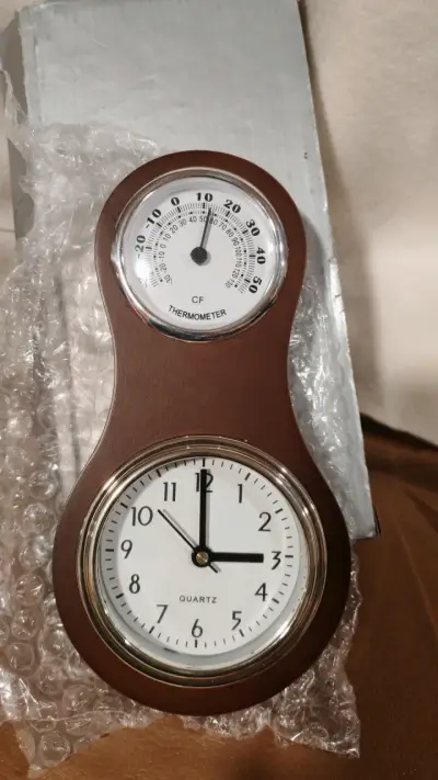 Reloj de pared con termómetro integrado - miniatura 1