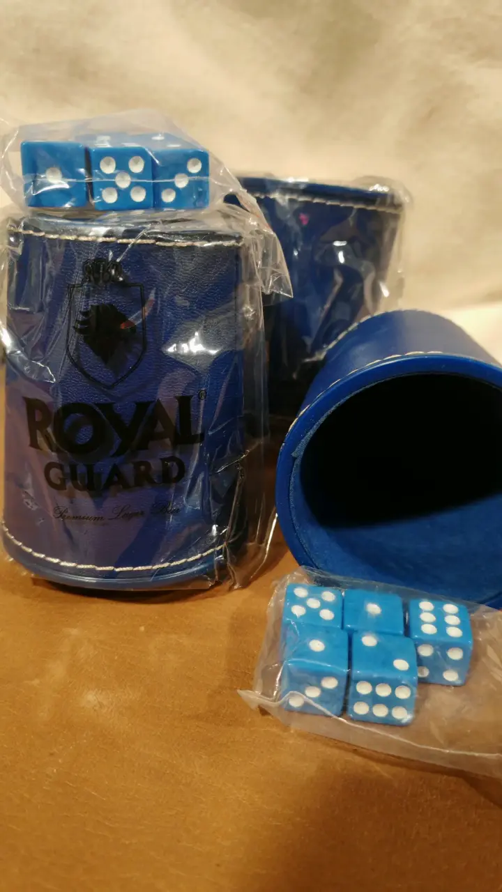 Juego de dados Royal Guard azul con cubiletes - 2
