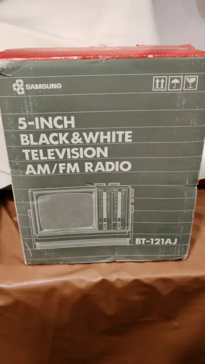 Televisor portátil Samsung blanco y negro 5 pulgadas - miniatura 1