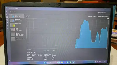 Laptop Acer Nitro 5 con Intel Core i5 y NVIDIA - miniatura 2