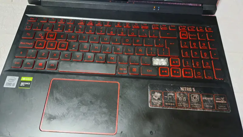 Laptop Acer Nitro 5 con Intel Core i5 y NVIDIA - 3