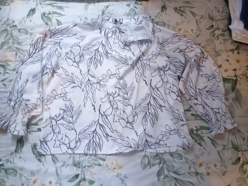Blusa estampada de hojas para mujer
