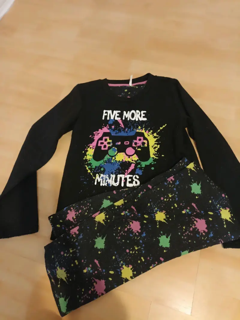 Conjunto de pijama infantil con diseño de videojuegos - 4