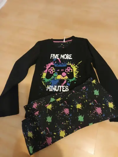 Conjunto de pijama infantil con diseño de videojuegos - miniatura 4