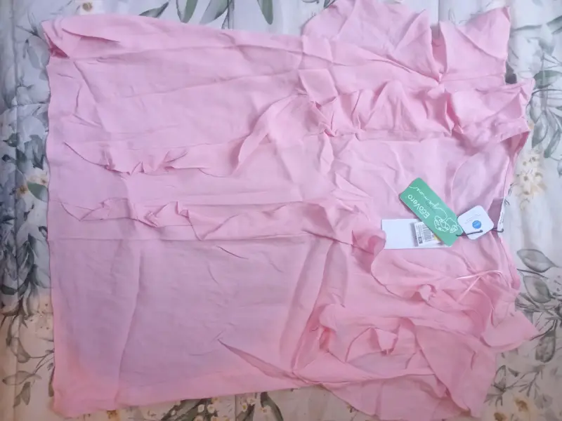 Blusa rosa con volantes para mujer