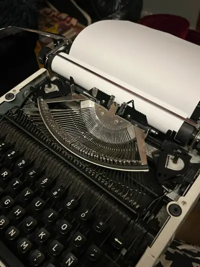 Máquina de Escribir Silverette Vintage - miniatura 2