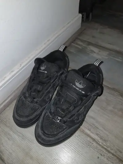 Adi2000 negras Adidas clásicas en buen estado - miniatura 1