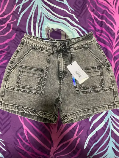 Shorts de mezclilla Maui and Sons para mujer - miniatura 1