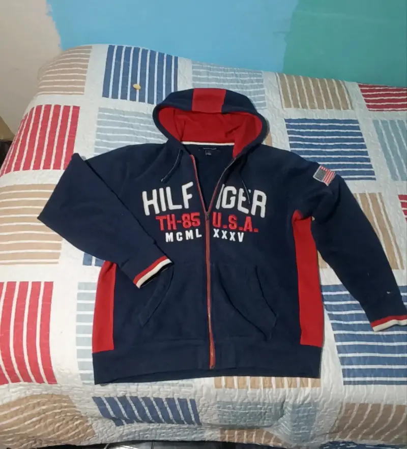 Polerón con capucha Tommy Hilfiger azul y rojo - 1