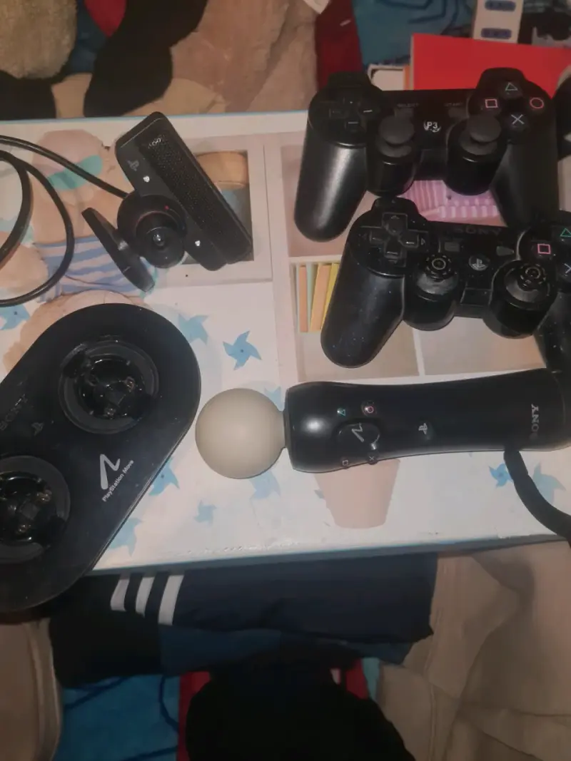 Consola PS3 con accesorios y juegos - 2