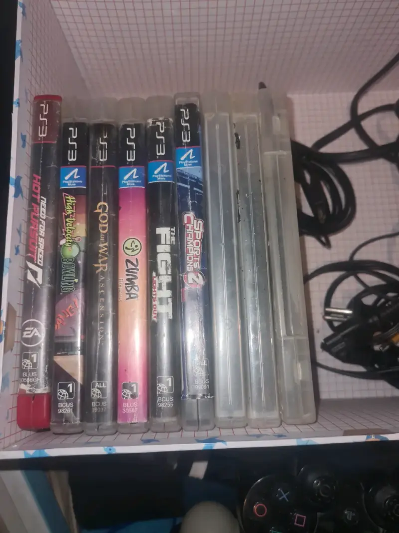 Consola PS3 con accesorios y juegos - 3