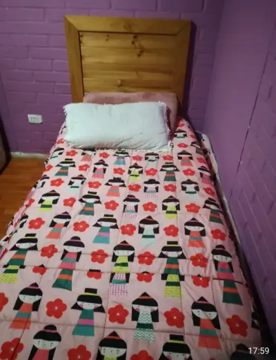 Cama individual de madera con colchón y respaldo - miniatura 1