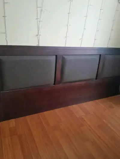 Cama individual de madera con colchón y respaldo - miniatura 6