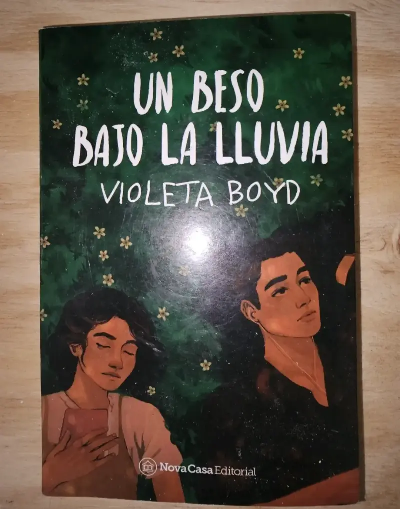 Libro 'Un Beso Bajo La Lluvia' de Violeta Boyd - 1