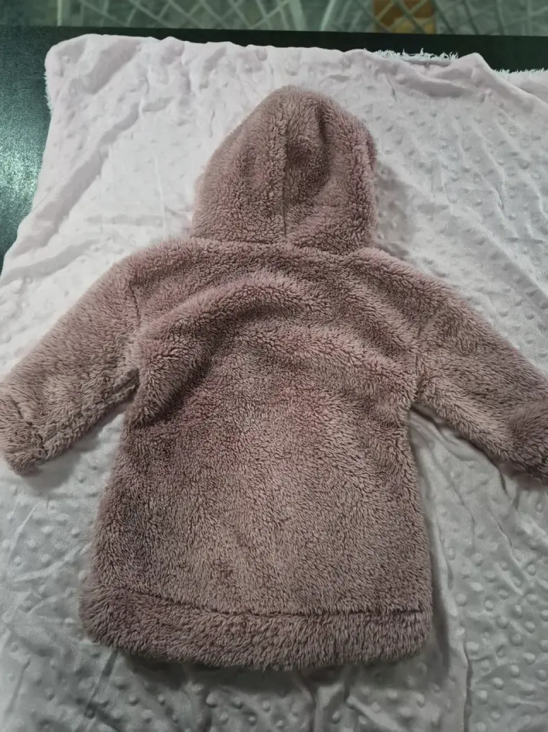 Polerón de peluche infantil con capucha y diseño de oso - 2