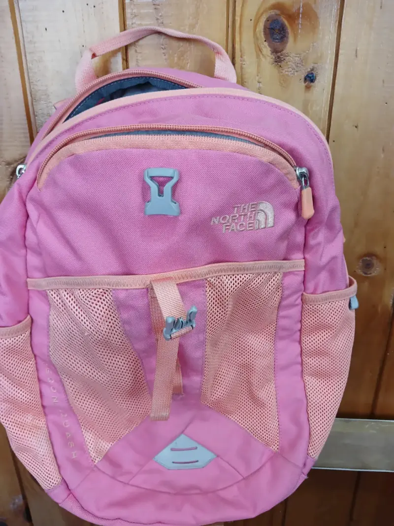 Mochila rosa The North Face para mujer