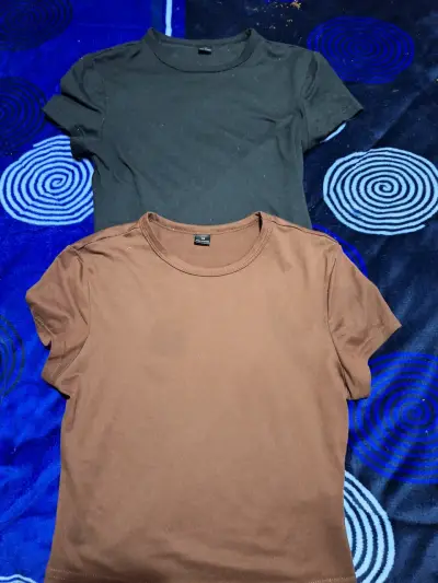 Pack de poleras básicas negras y marrones - miniatura 1