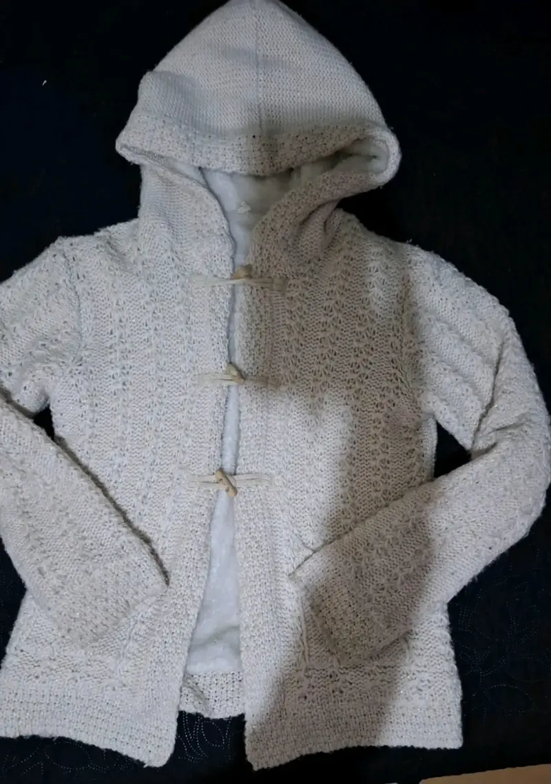 Chaleco tejido con capucha color beige - 2