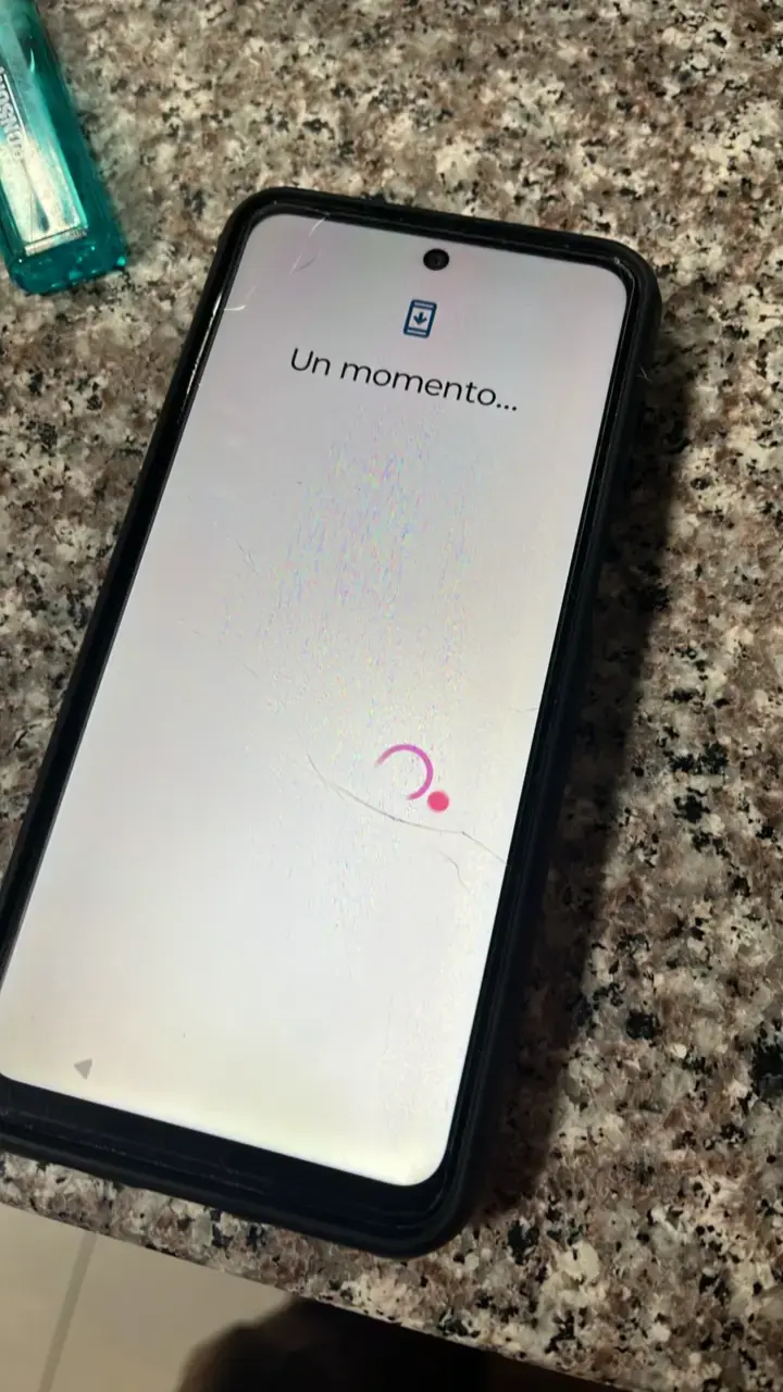 Smartphone Motorola G53 5g con pantalla dañada - 1