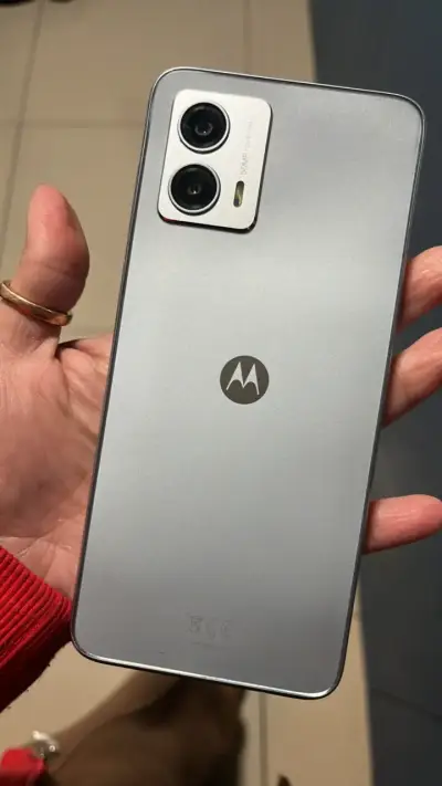 Smartphone Motorola G53 5g con pantalla dañada - miniatura 3