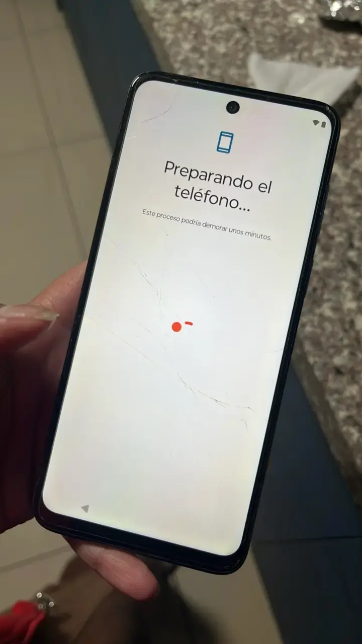 Smartphone Motorola G53 5g con pantalla dañada - 4
