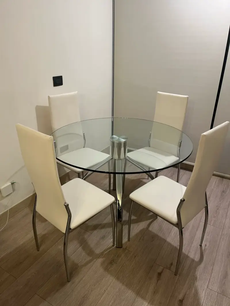 Juego de comedor redondo de vidrio con sillas bla - 2