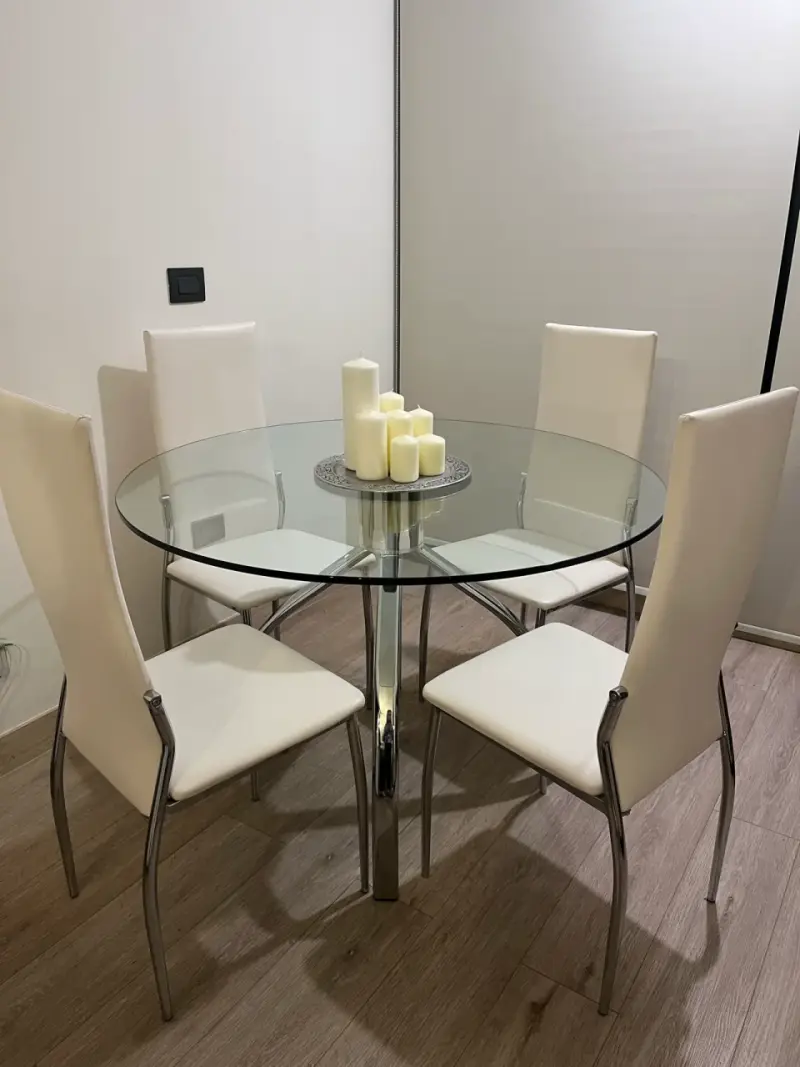 Juego de comedor redondo de vidrio con sillas bla - 4