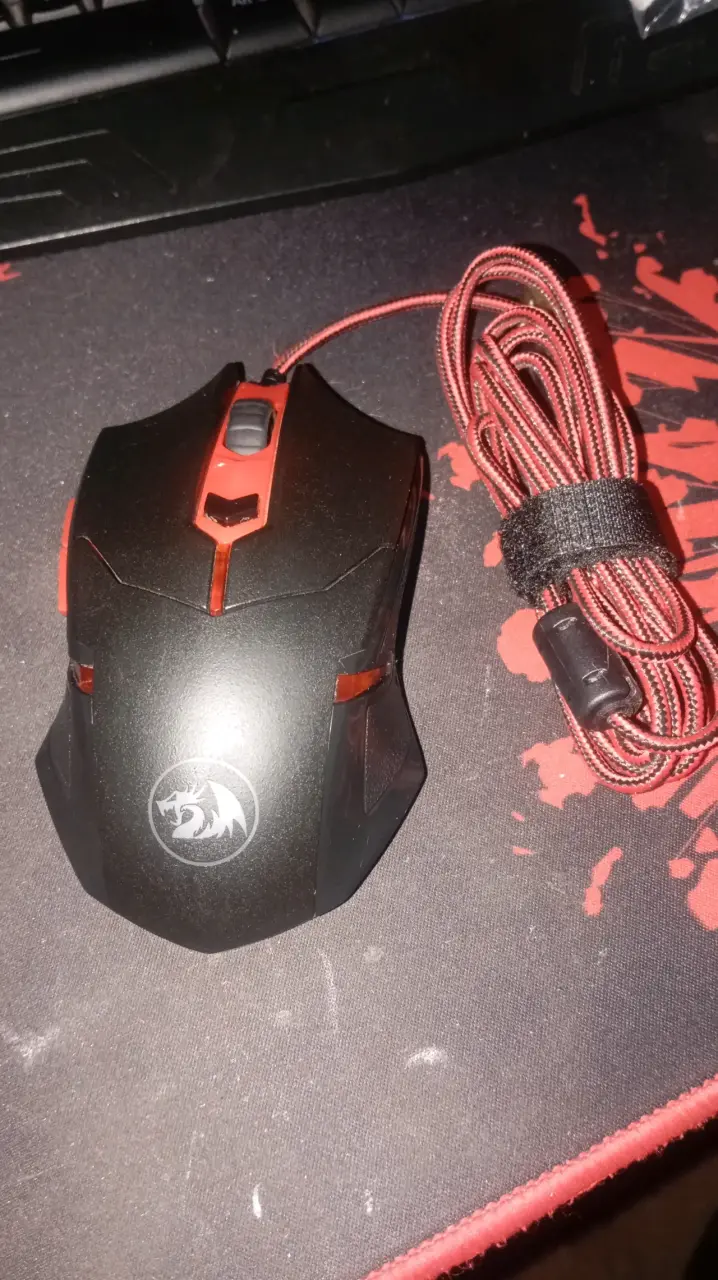 Mouse gamer Redragon M601 con cable trenzado - 1